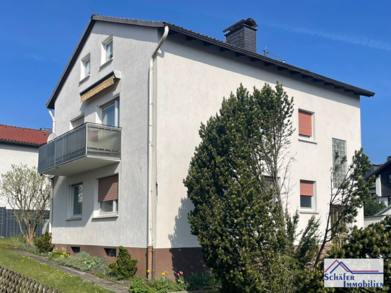 Au�enansicht Balve Zweifamilienhaus Vielseitiges Zweifamilienhaus in idyllischer Wohnlage von Balve