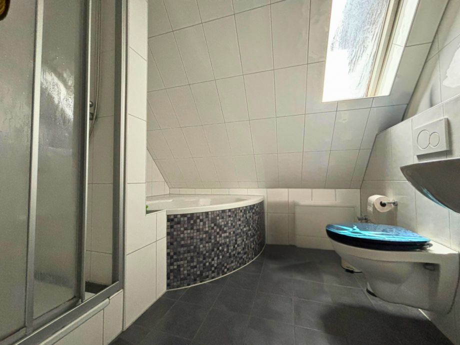 Badezimmer DG Mehrfamilienhaus Hemer