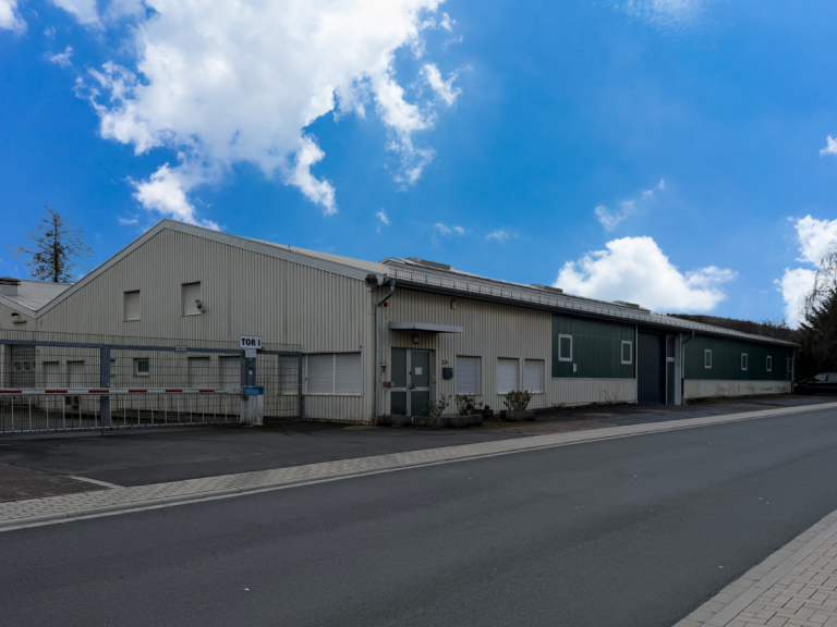 Ansicht Neuenrade Halle / Lager / Produktion Wer wachsen will, f�ngt genau hier an. Gewerbefl�che in Neuenrade zu verpachten