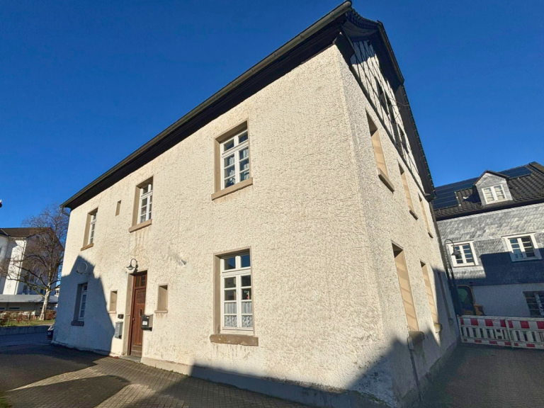 Hausansicht Balve B�ro / Praxis Offen, hell, einladend - arbeiten und wohlf�hlen in historischer Atmosph�re