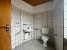 Badezimmer Stadtnahe Doppelhaush�lfte mit Garten und Garage - ideal f�r Handwerker & Gestalter