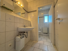 WC Obergeschoss Au�ergew�hnliche Gewerbeimmobilie mit integrierter Wohneinheit in Neuenrade-K�ntrop