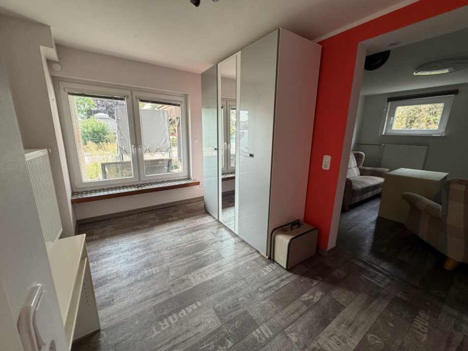 Souterrain - Durchgangszimmer, dahinter Wohn/Schlafraum Einfamilienhaus Neuenrade