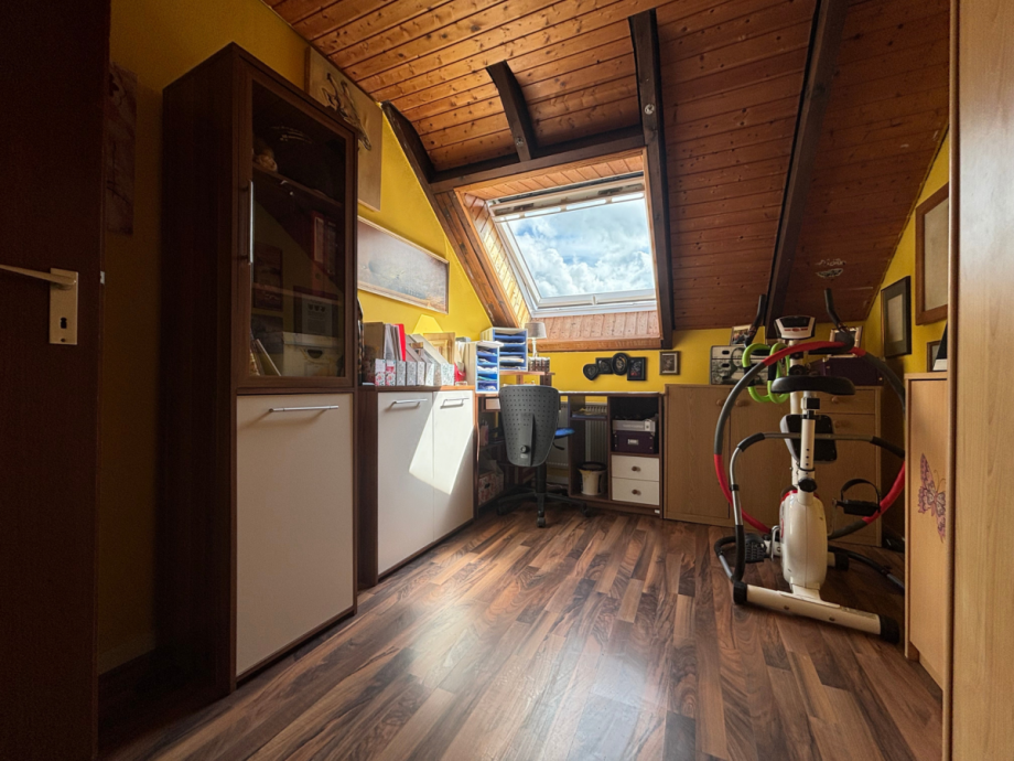 Zimmer 1 Dachgeschoss Wohnung Mehrfamilienhaus Neuenrade