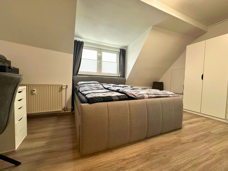 Schlafzimmer Dachgeschosswohnung Doppelhaush�lfte Balve
