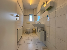 WC Erdgeschoss Au�ergew�hnliche Gewerbeimmobilie mit integrierter Wohneinheit in Neuenrade-K�ntrop