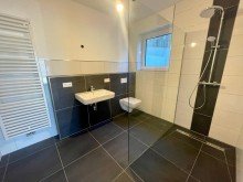 Badezimmer Erdgeschosswohnung  Dornr�schen  erwacht aus ihrem Sch�nheitsschlaf