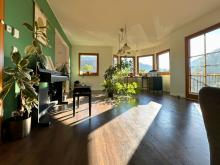 Wohnzimmer EG Einfamilienhaus mit atemberaubendem Bergblick - Leben hoch oben in den Wolken