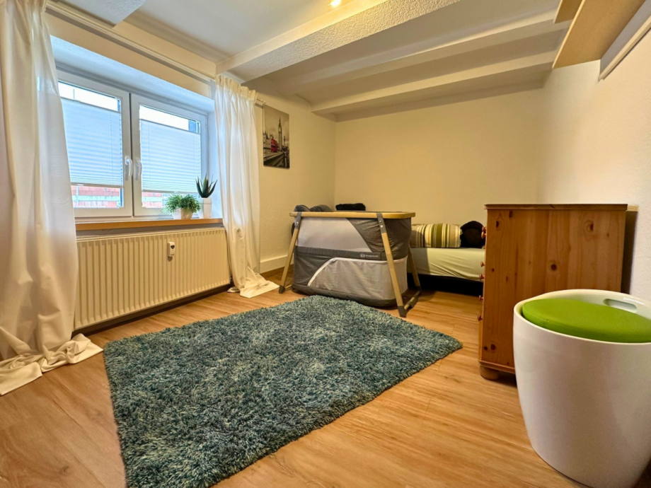 Schlafzimmer 2 Hauptwohnung Obergeschoss Doppelhaush�lfte Balve