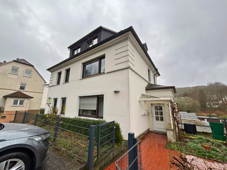 Hausansicht Hemer Mehrfamilienhaus Altbau trifft Komfort: Viel Raum auf drei Etagen