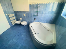 Wannenbad EG Stil. Raum. Charakter. Stadtvilla mit 2 Apartments in Neuenrader Toplage