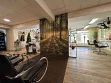 Souterrain - Salon Mitten in Balve: Ein Wohn- & Gesch�ftshaus voller M�glichkeiten