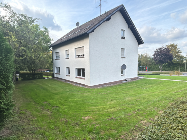 Garten-/Hausansicht von hinten Neuenrade Erdgeschosswohnung Gro�z�gige Wohnung mit 3 Schlafzimmern und Gartennutzung