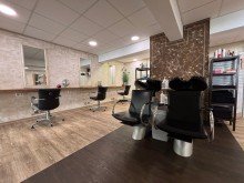 Souterrain - Salon Mitten in Balve: Ein Wohn- & Gesch�ftshaus voller M�glichkeiten