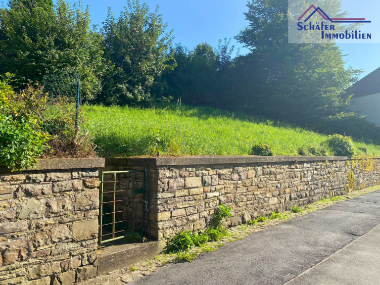Ansicht von links Altena Wohngrundst�ck Gro�z�giges und sonniges Grundst�ck in Altena-Dahle sucht Bauherren!
