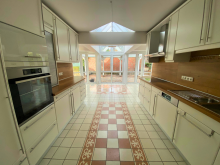 K�che EG Stil. Raum. Charakter. Stadtvilla mit 2 Apartments in Neuenrader Toplage