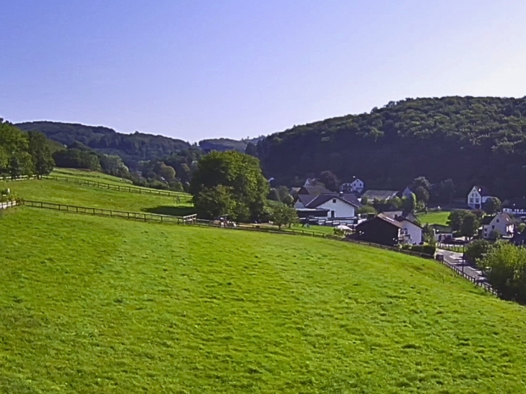 Grundst�cksansicht Balve Wohngrundst�ck Idyllisch. Gr�n. Lebenswert. - Wohnen in naturnaher Bestlage