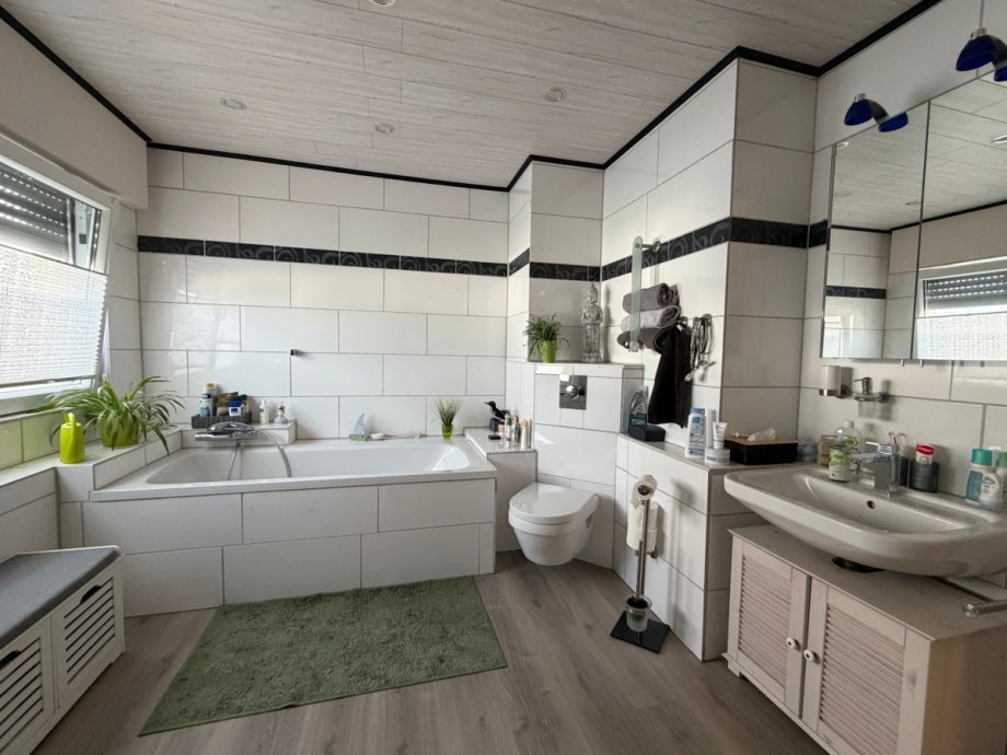 Badezimmer Obergeschoss Erdgeschosswohnung Menden (Sauerland)