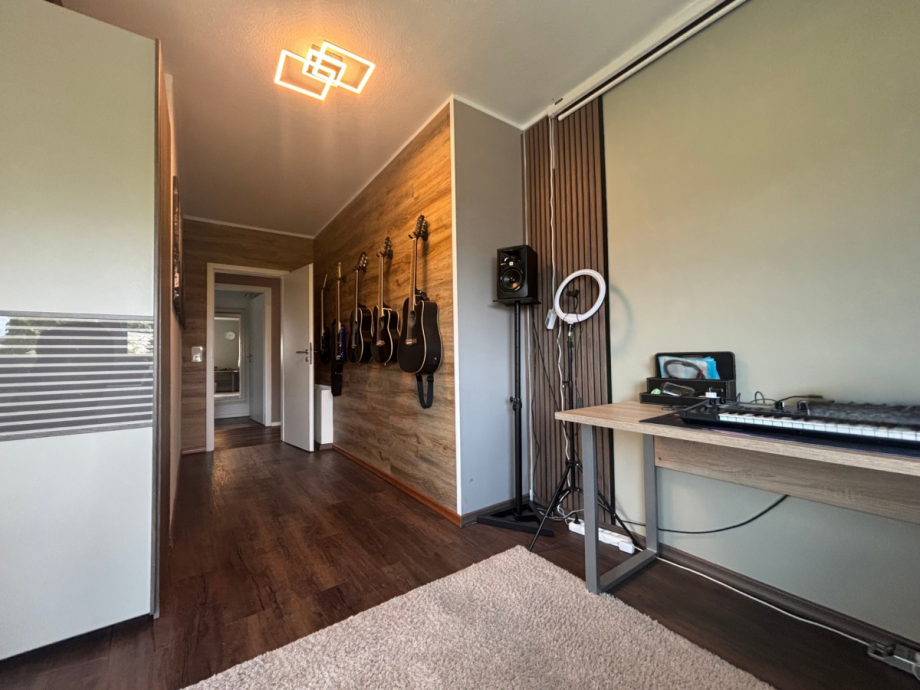 Schlafzimmer 2 1. OG Einfamilienhaus Neuenrade