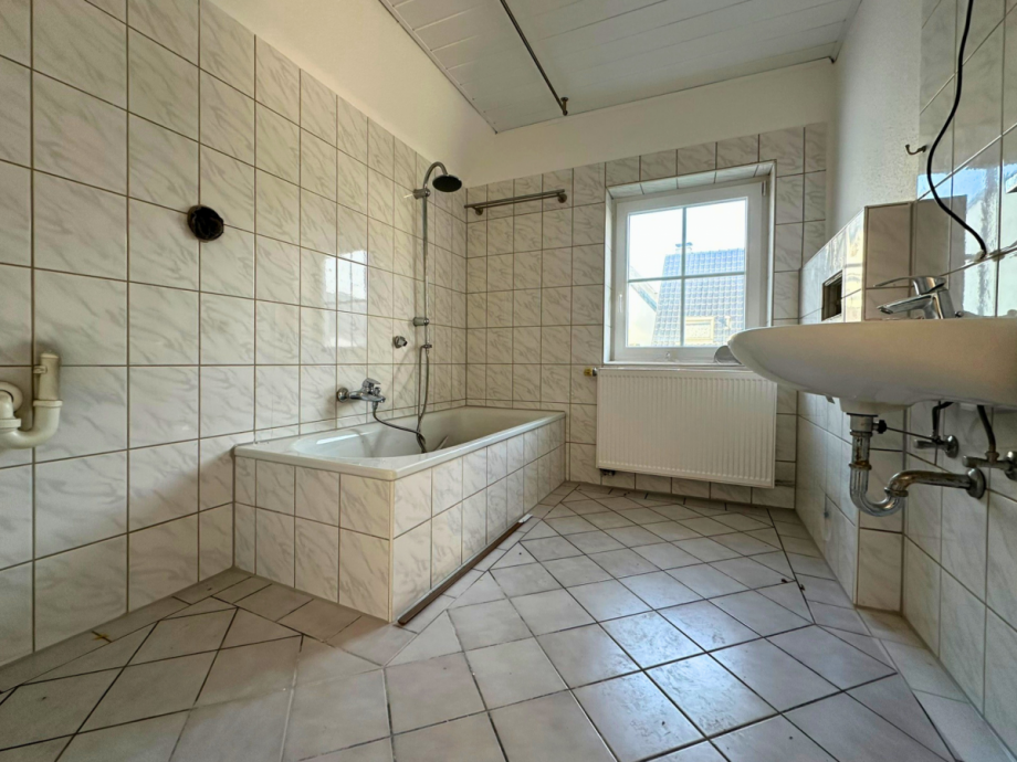 Badezimmer, 1. OG Etagenwohnung Balve