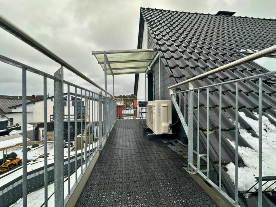 Eingangsbereich Dachgeschosswohnung Doppelhaush�lfte Balve