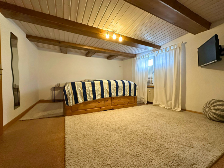 Schlafzimmer 1 Hauptwohnung Obergeschoss Doppelhaush�lfte Balve