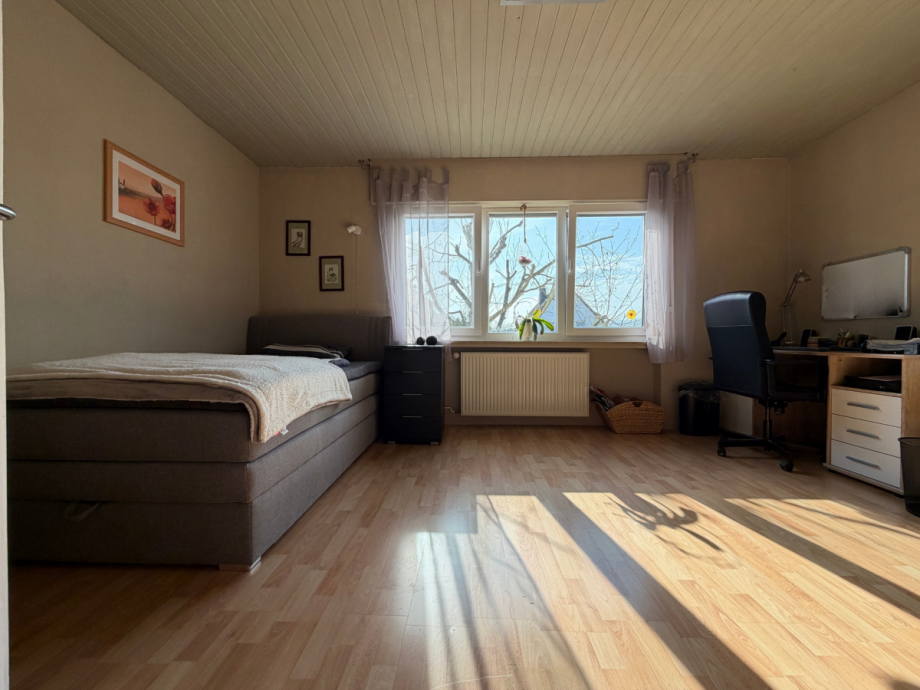 Schlafzimmer 1 Obergeschoss Erdgeschosswohnung Menden (Sauerland)