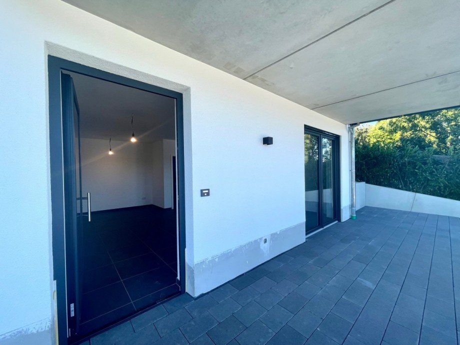 Eingangsbereich/Terrasse Erdgeschosswohnung Balve