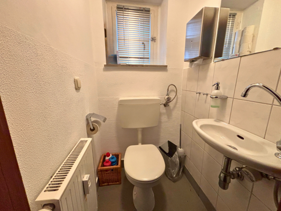 Kellergeschoss-WC-Gewerbeeinheit Mehrfamilienhaus Balve