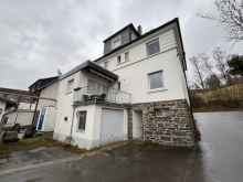 Hausansicht Altbau trifft Komfort: Viel Raum auf drei Etagen