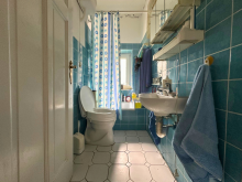 Badezimmer EG Betreten. Entdecken. Verwandeln: Ein Zweifamilienhaus mit M�glichkeiten