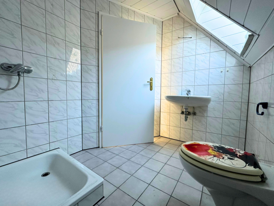 Badezimmer, Dachgeschoss Etagenwohnung Balve