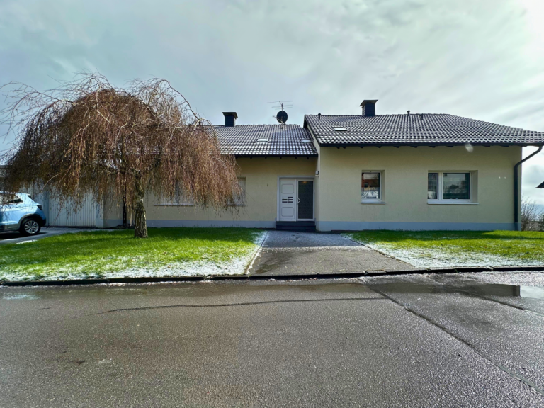 Hausansicht Balve Erdgeschosswohnung Helles Erdgeschoss-Juwel - frisch saniert mit gro�em Balkon und fantastischem Ausblick