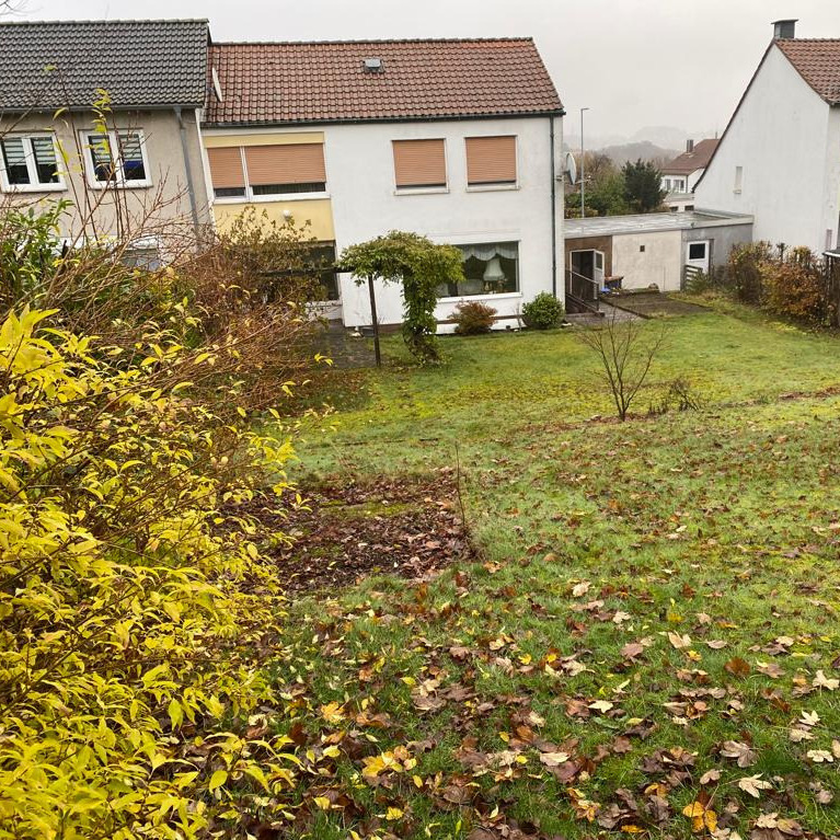 Grundst�ck und Hausansicht hinten Wohngrundst�ck L�denscheid