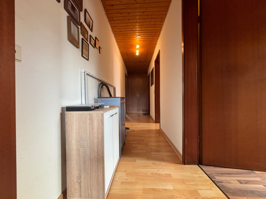 Flur Dachgeschoss Wohnung Mehrfamilienhaus Neuenrade