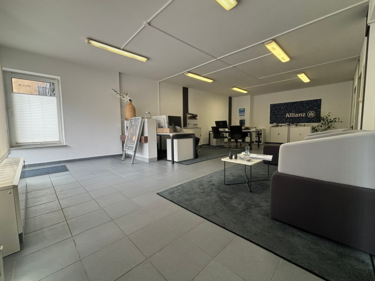 B�ro 1 Balve B�rohaus Ihr neuer Unternehmensstandort - B�rofl�che mit gro�z�gigem Empfangsbereich