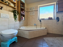 Badezimmer OG Modern wohnen + flexibel leben. Doppelhaush�lfte mit separatem Apartment