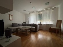 Wohnzimmer EG Altbau trifft Komfort: Viel Raum auf drei Etagen